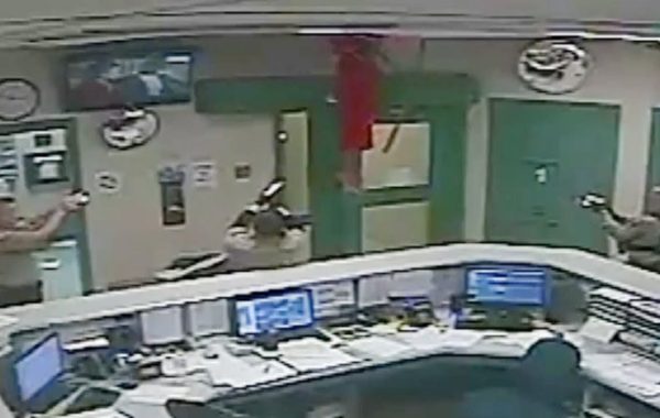 Escape Failure Caught on CCTV Camera - Live Leak